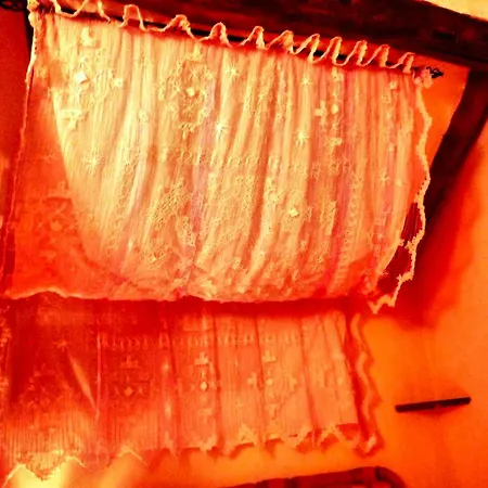 Charming House In Orés