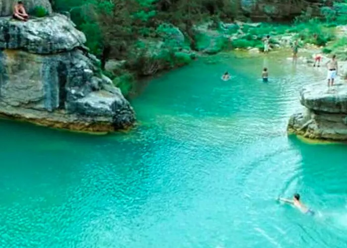 Charming House In Orés