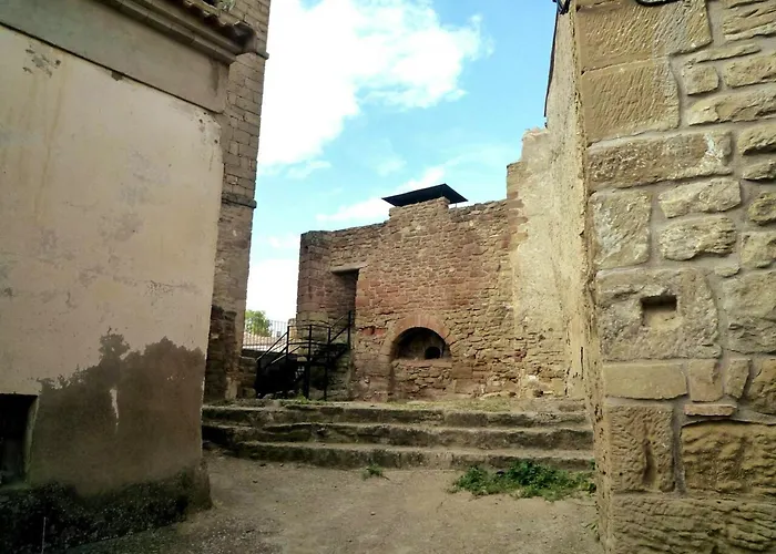 Charming House In Orés